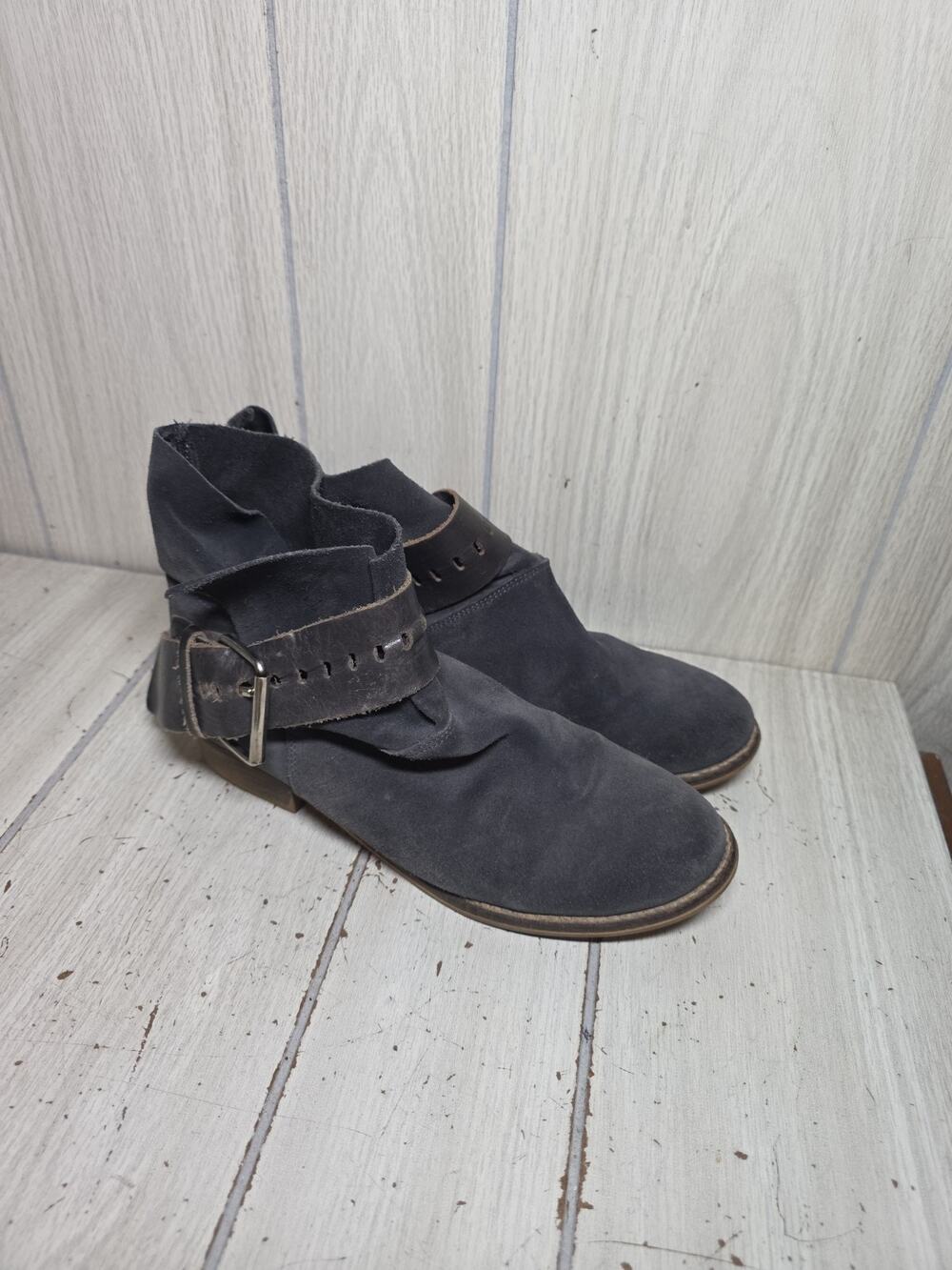 Garnet Hill Suede Leather Carmen Ankle Boots Black Size 8 Made in Spain